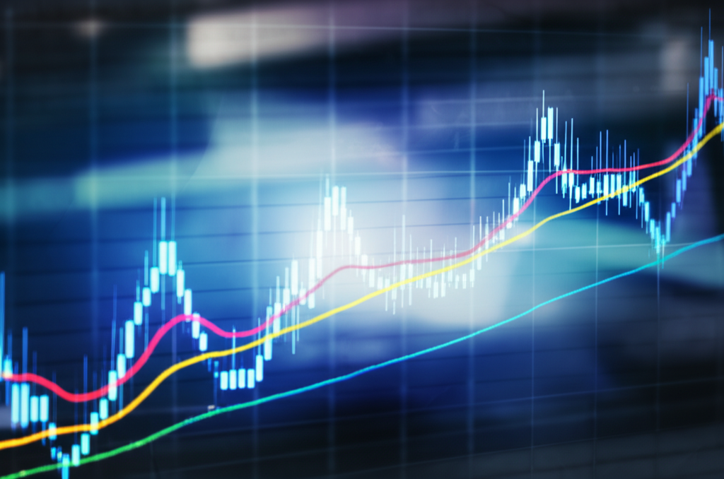 一群投資者正在討論財務策略